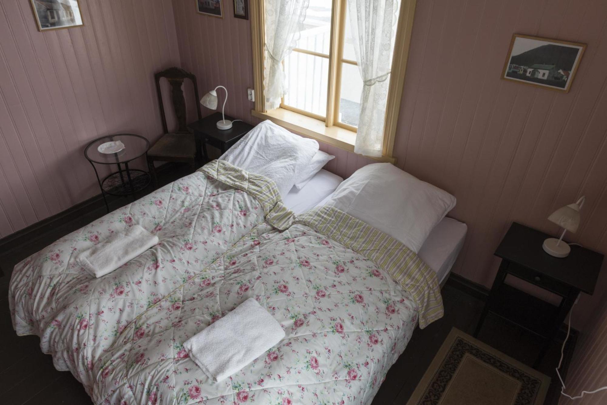 Einarshusid Guesthouse Bolungarvik Ngoại thất bức ảnh